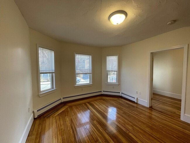 Building Photo - 42 Linden Ave Unit 1