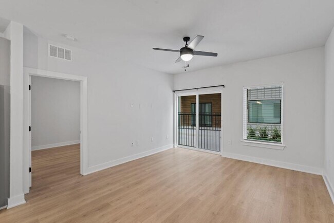 Photo - 2500 Longview St Unit 105