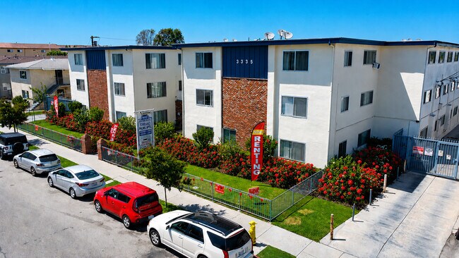 Building Photo - Torrance Palms