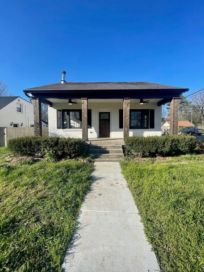 Charming 5 Bed, 3 Bath Home in the Heart o... - Charming 5 Bed, 3 Bath Home in the Heart o...