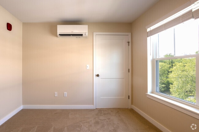 1BR, 1BA, - 757