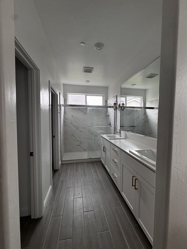 Photo - 5137 N Phoenix Ave