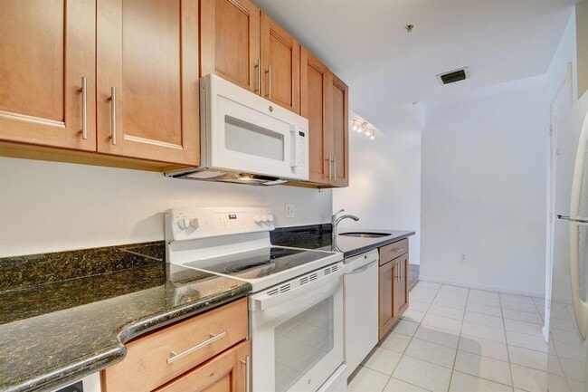 Photo - 2020 Greenview Shores Blvd Unit 108