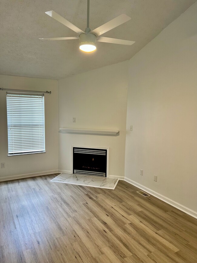 Gas Fireplace - 610 Shadywood Ln