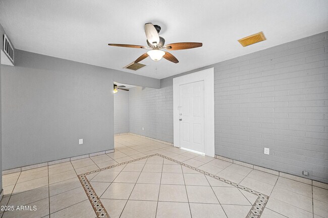 Photo - 2057 E 10th St