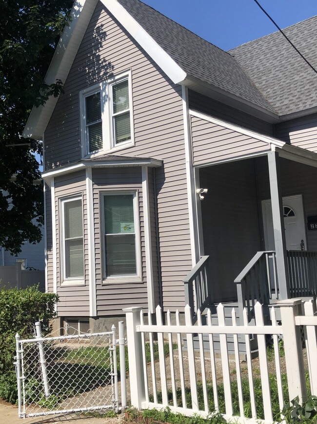 Building Photo - 274 Broad St Rental