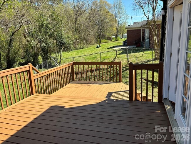 Photo - 194 Lawing St