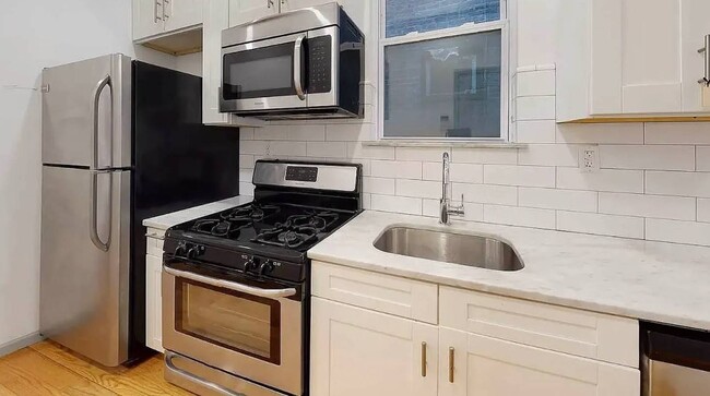 9-32 Seneca Ave