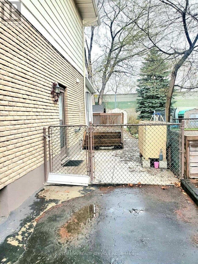 Photo - 4433 Meadowvale Dr