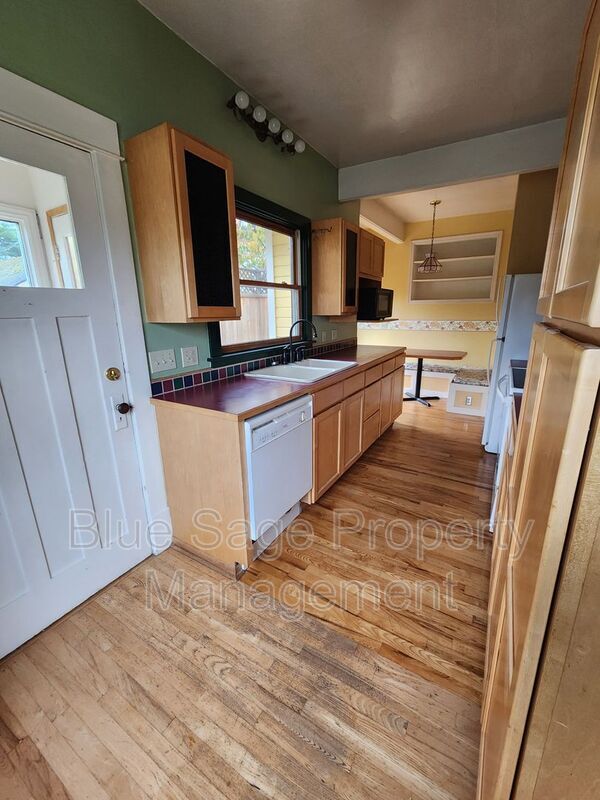 Photo - 137 W 13th St