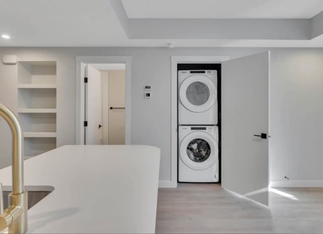 Photo - 14405 127 St