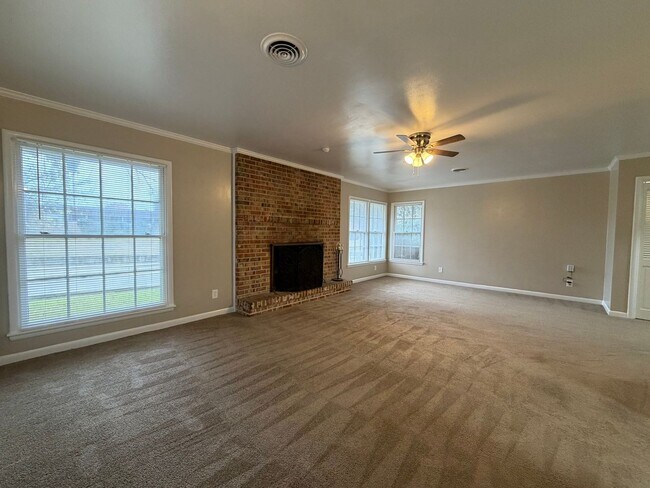 Photo - AVAILABLE NOW 2 BEDROOM 2 BATH DUPLEX IN TCU AREA