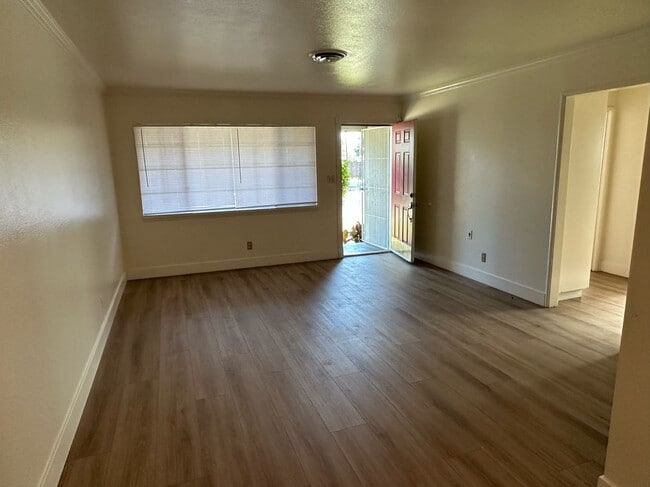 Photo - 766-767 Watson St and Tulare Ave Duplex Unidad 341 W. Tulare Ave.