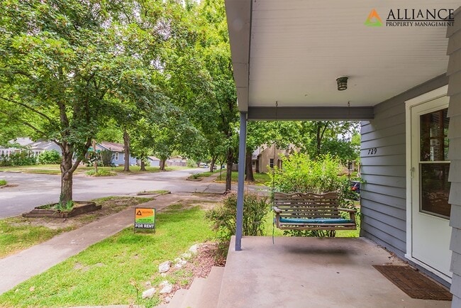 Photo - 729 Thurston St Unidad 729