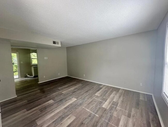 Photo - 1440 Nottingham Rd