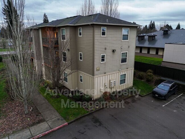 Photo - 501 Catron St N