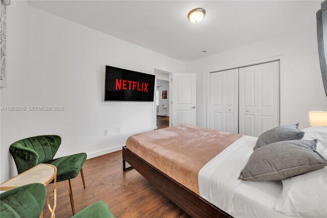 Photo - 710 NE 141st St