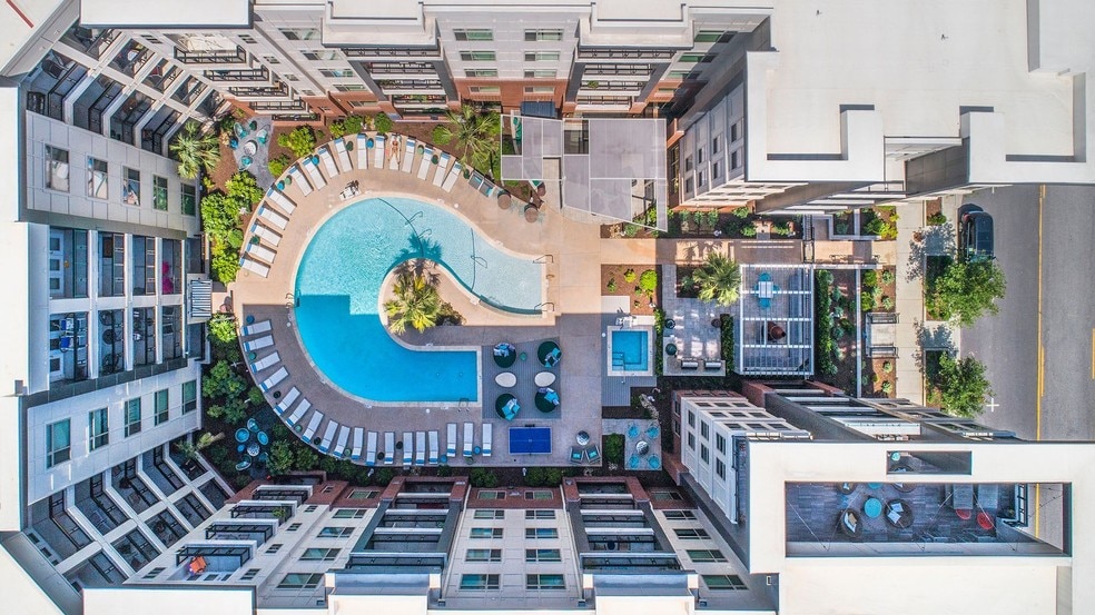 Ellison On Broad apartments — community photo