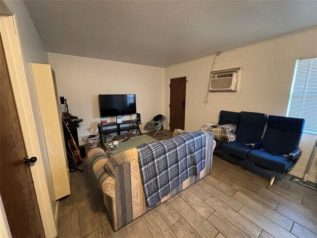 Photo - 601 N Bradley St Unit 2