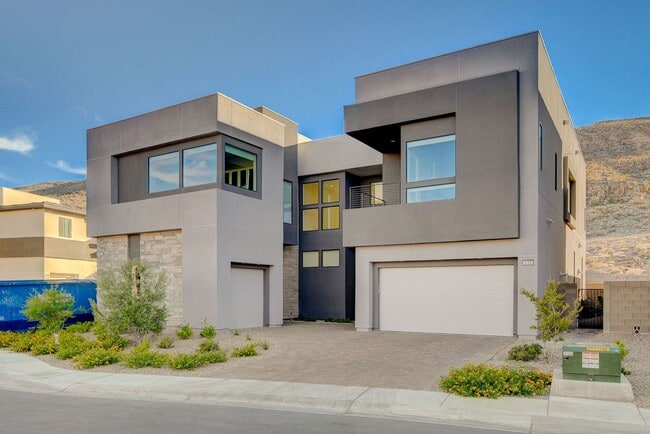 Photo - Mesa Ridge Luxury Oasis Feathertop