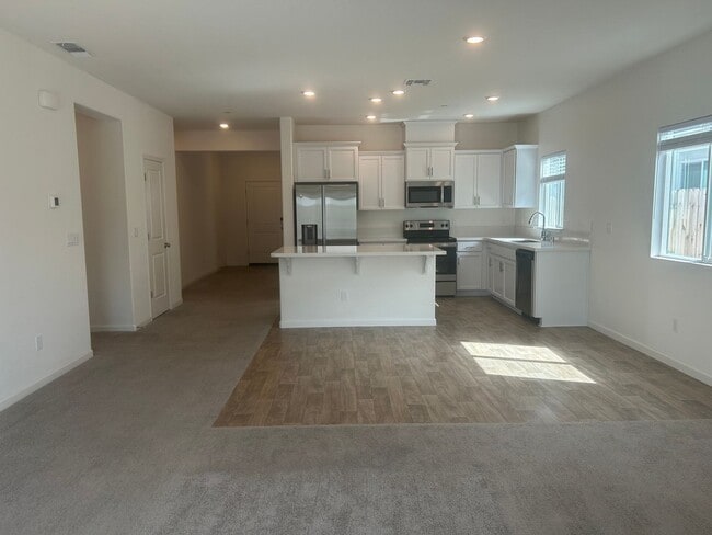 931 Grimsby Ln