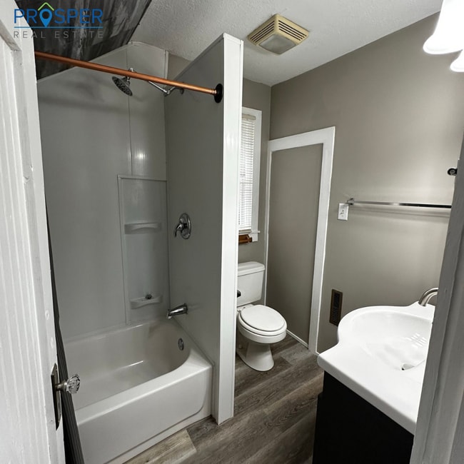 Building Photo - NI828X Unit NI828.5 (Upper) Rental