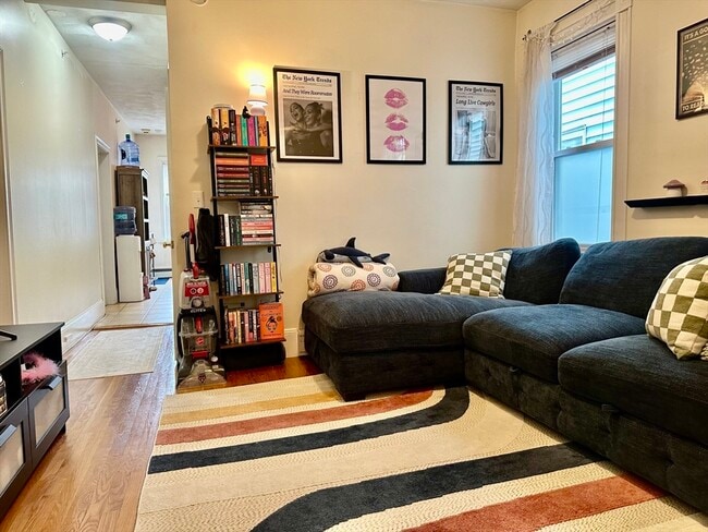 Building Photo - 12-14 Marcella St Unit 2 Rental
