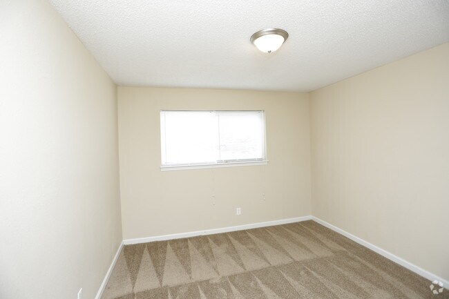 2BR, 1BA - 736 SF
