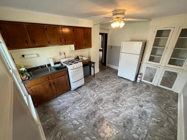 Kitchen Picture 1/2 - 215 E Cliff St Unit Second Floor