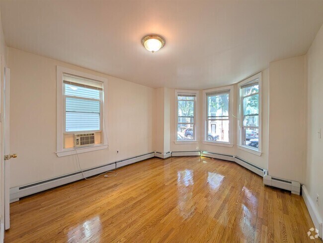 Building Photo - 378 Windsor St Unit 1 Rental