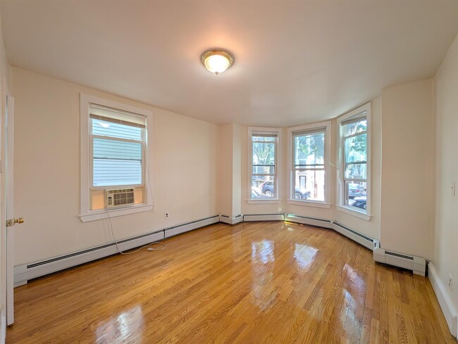 Photo - 378 Windsor St Apartments Unit 1