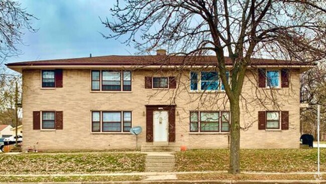 Building Photo - 3 BDR 1 1/2 BTH in West Allis Unit Apt. 1