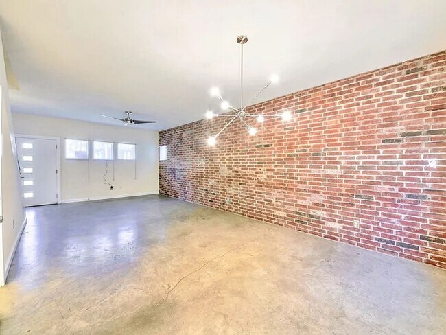 Photo - Stylish Two Story Townhome in the Cedars District of Dallas