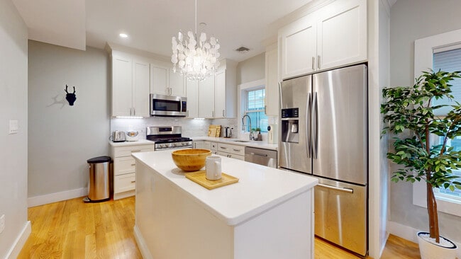 Building Photo - 186 Havre St Unit 2