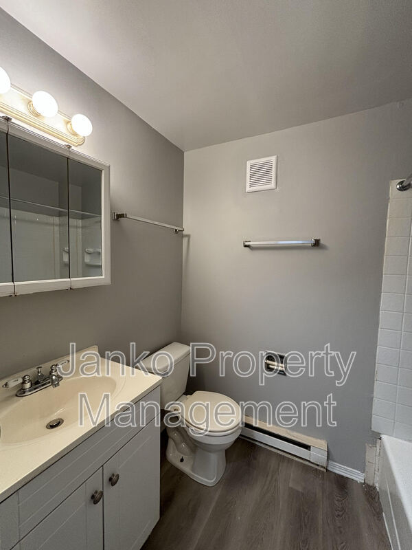 Photo - 474 W 14th Pl Unidad 1