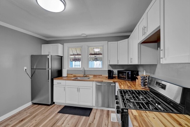 Photo - 1709 Clay St