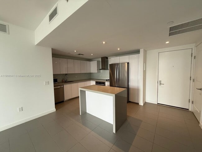 Building Photo - 1600 NE 1st Ave Unit 1909