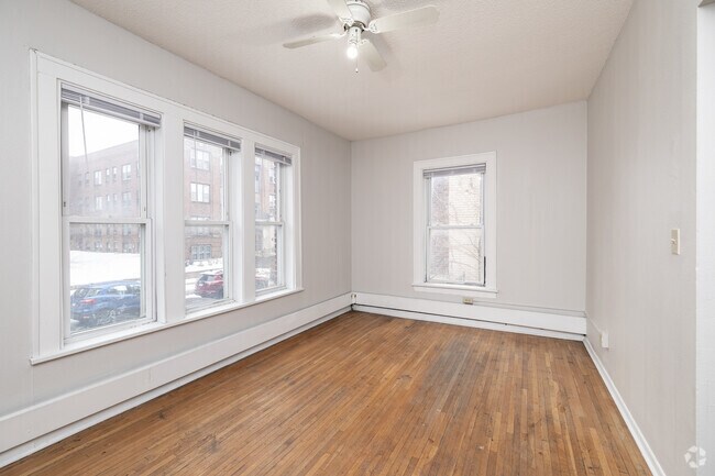2BR, 1BA - 720SF - Living Room