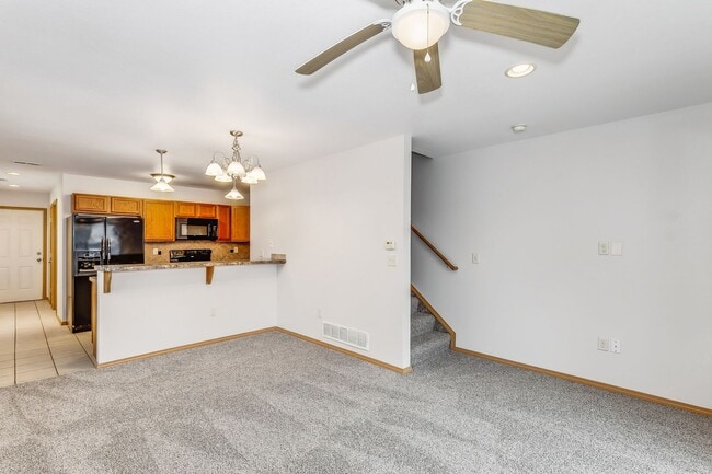 Photo - Spacious 3 bedroom 1 1/2 bath townhouse in...