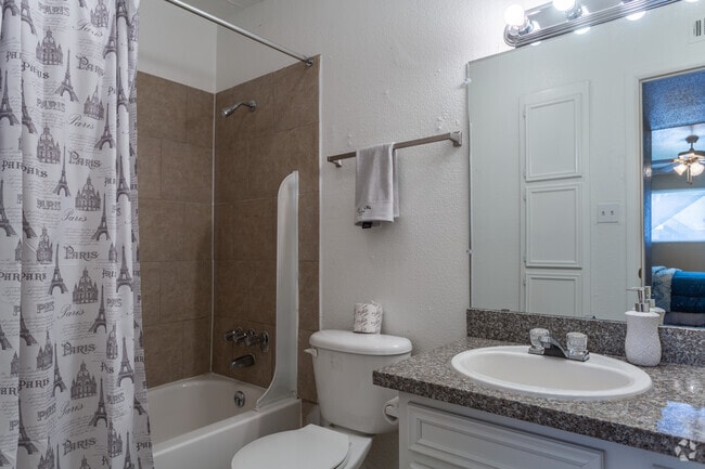 Baño - Falls of Deer Park Apartments