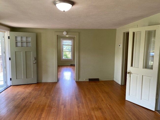 Photo - Woodfin - 1920's Cottage