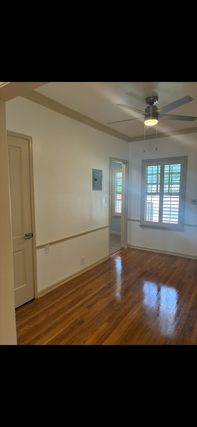 Building Photo - 4302 1/2 10th Ave Unit 4302 1/2 Rental
