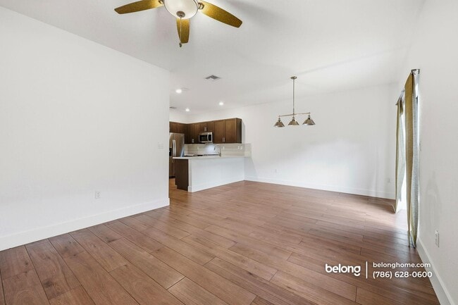 Photo - 4676 Caspian Way