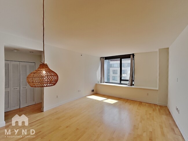 Photo - 260 King St Unidad 707