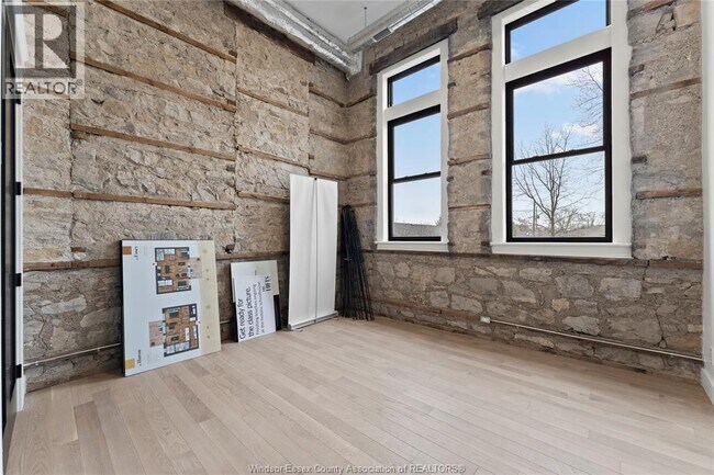 Photo - 247 Brock St Unité 201