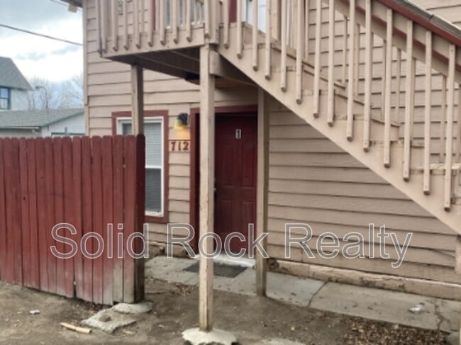 Building Photo - 712 E 3rd St Unit 1