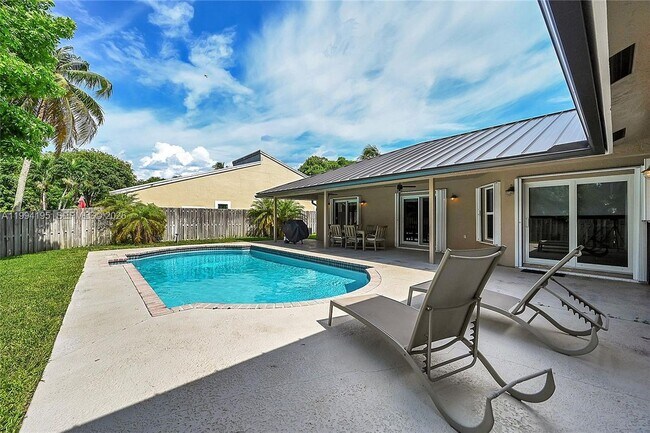 Photo - 9841 SW 1st St