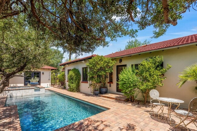 Photo - Sam Hughes Classic