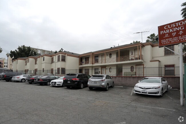 820 S Serrano Ave