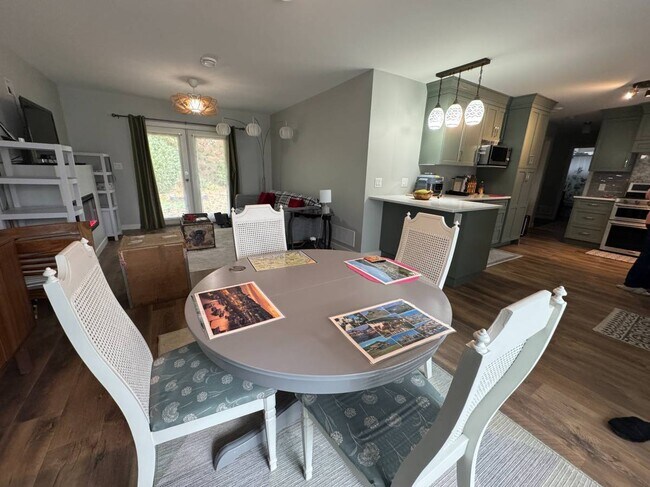 Photo - 21545 Campbell Av